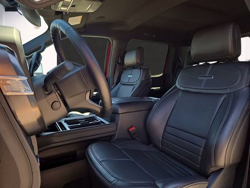 Used 2025 Ford F250 Platinum AWD/4WD image 12