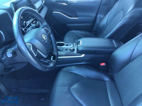 Used 2022 Toyota Highlander Limited image 11