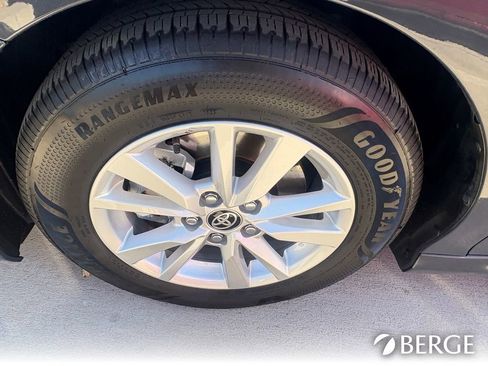 Used 2025 Toyota Camry LE image 7