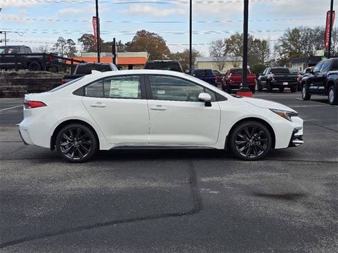 Used 2025 Toyota Corolla SE image 6
