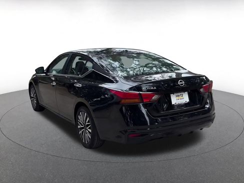 Used 2025 Nissan Altima 2.5 SV FWD image 11