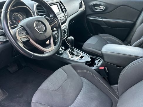 Used 2016 Jeep Cherokee Latitude image 11