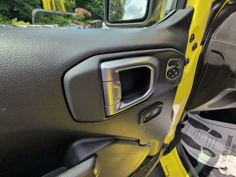 Used 2024 Jeep Wrangler Unlimited AWD/4WD image 8