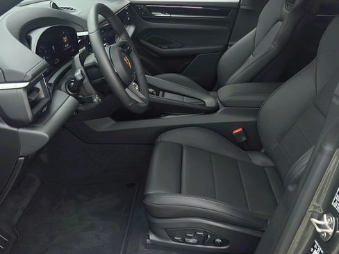 New 2026 Porsche Macan 4 Electric AWD/4WD image 5