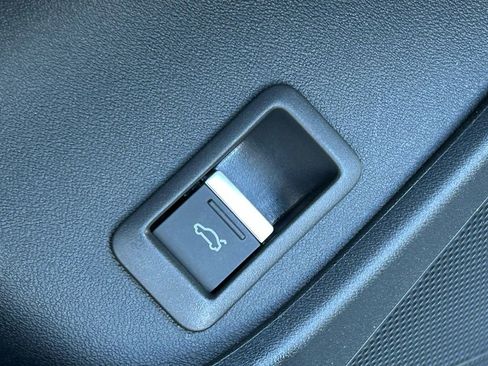 Used 2024 Audi Q4 e-tron Premium w/ Convenience Package image 65