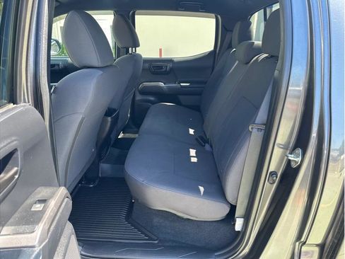 Used 2018 Toyota Tacoma TRD Sport w/ Exterior Package AWD/4WD image 22