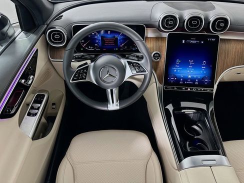 Used 2024 Mercedes-Benz GLC 300 4MATIC image 22