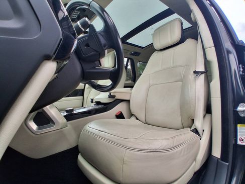 Used 2019 Land Rover Range Rover Supercharged AWD/4WD image 11