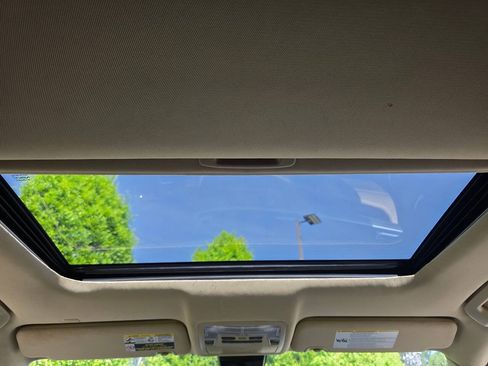 Used 2019 Toyota Highlander XLE AWD/4WD image 29