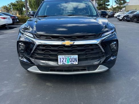 Used 2025 Chevrolet Blazer LT image 2