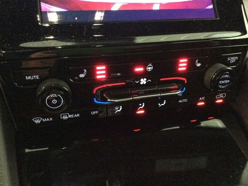 Used 2024 Jeep Grand Cherokee L Laredo image 31