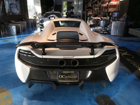 Used 2015 McLaren 650S Spider image 12