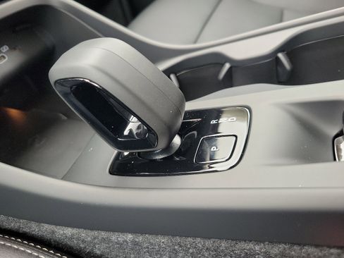 New 2025 Volvo XC40 B5 Core w/ Protection Package Premier image 11