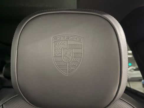 Certified 2025 Porsche Cayenne E-Hybrid w/ Premium Package Plus AWD/4WD image 34