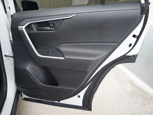 Used 2021 Toyota RAV4 LE AWD/4WD image 34