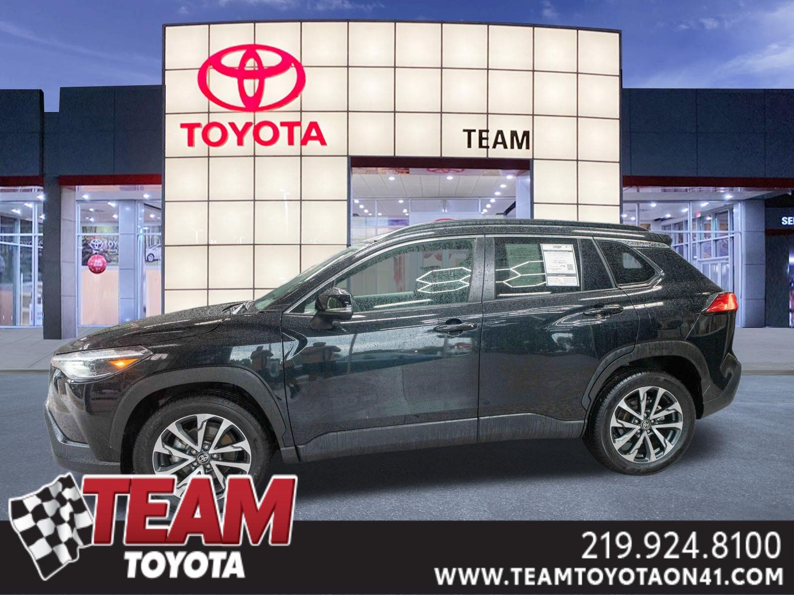 Used 2025 Toyota Corolla Cross XLE AWD/4WD image 1
