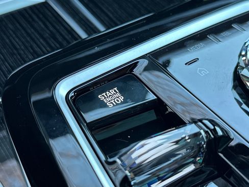 New 2026 BMW 740i image 19