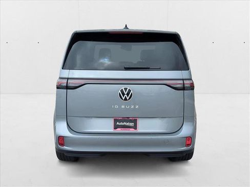 New 2025 Volkswagen ID. Buzz Pro S RWD image 8