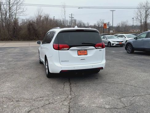 Used 2018 Chrysler Pacifica Touring-L Plus w/ Advanced Safetytec Group image 7