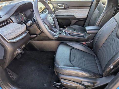 Used 2024 Jeep Compass Latitude image 11