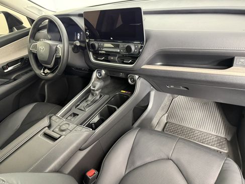 Used 2024 Toyota Grand Highlander AWD image 9