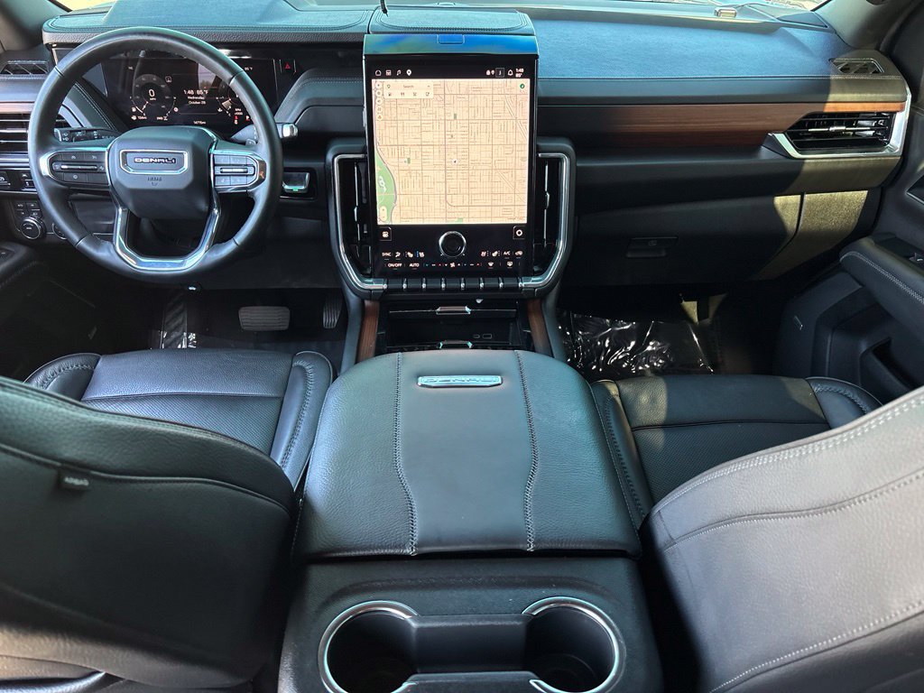 Used 2025 GMC Yukon Denali w/ Sun & Power Step Package AWD/4WD image 11