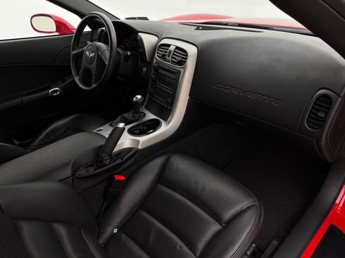 Used 2005 Chevrolet Corvette Coupe w/ Performance Handling Package RWD image 13