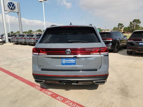 New 2026 Volkswagen Atlas SE FWD image 6