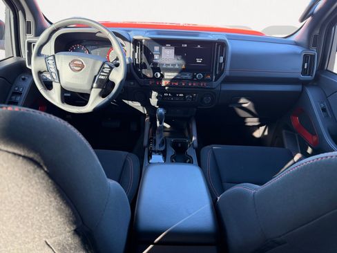Used 2025 Nissan Frontier Pro-X image 3