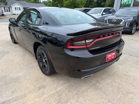 Used 2021 Dodge Charger SXT w/ Leather Interior Group RWD image 5