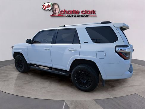 Used 2022 Toyota 4Runner SR5 Premium w/ Moonroof Package image 4