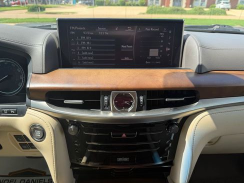 Used 2019 Lexus LX 570 4WD w/ Luxury Package image 25