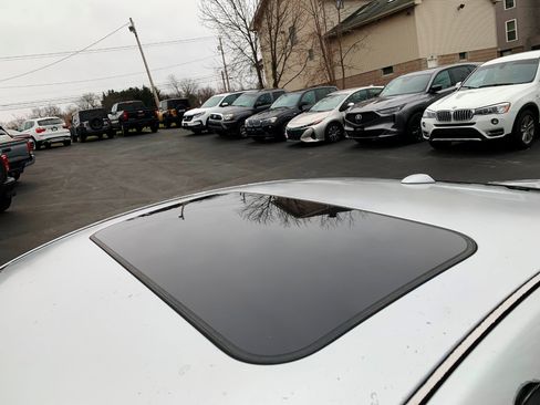 Used 2010 INFINITI G37 Journey w/ Premium Pkg image 15