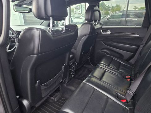 Used 2019 Jeep Grand Cherokee Limited w/ Luxury Group II image 18