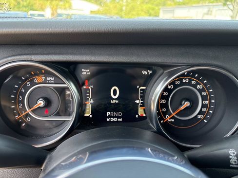 Used 2020 Jeep Wrangler Unlimited Sahara AWD/4WD image 27