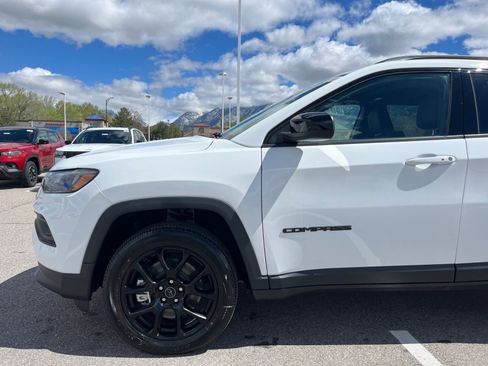 New 2026 Jeep Compass Latitude image 9
