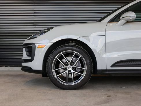 Certified 2024 Porsche Macan AWD/4WD image 12