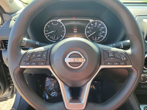 Used 2025 Nissan Sentra SV FWD image 17