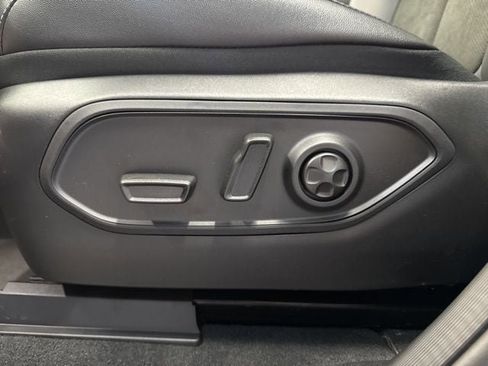 New 2025 Jeep Grand Cherokee Altitude image 26