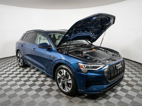 Certified 2023 Audi e-tron Premium w/ Convenience Plus Package AWD/4WD image 35