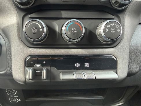 Used 2024 RAM 3500 Big Horn image 22