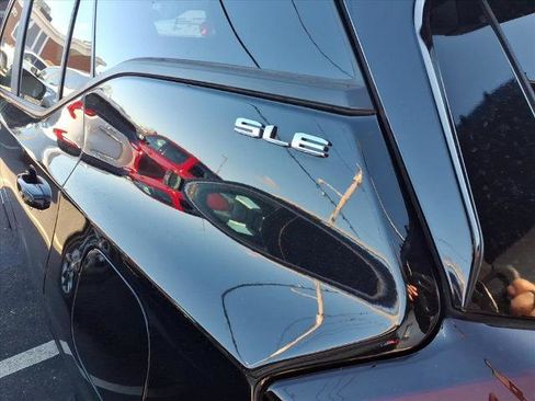 Certified 2022 GMC Terrain SLE w/ Driver Convenience Package image 9