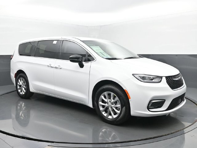 New 2025 Chrysler Pacifica Select w/ Uconnect Theater Family Group AWD/4WD image 7