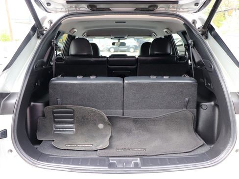 Used 2024 Mitsubishi Outlander AWD image 57