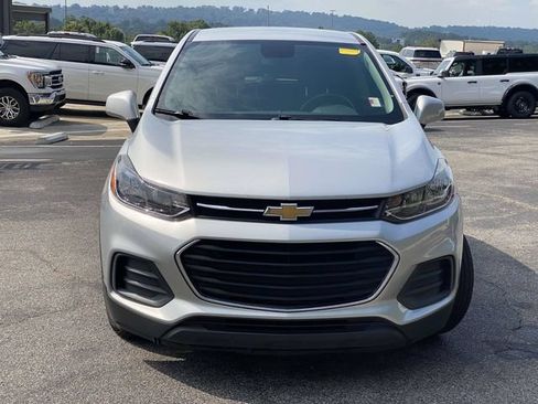 Used 2021 Chevrolet Trax LS w/ Tint and Cruise Package FWD image 9