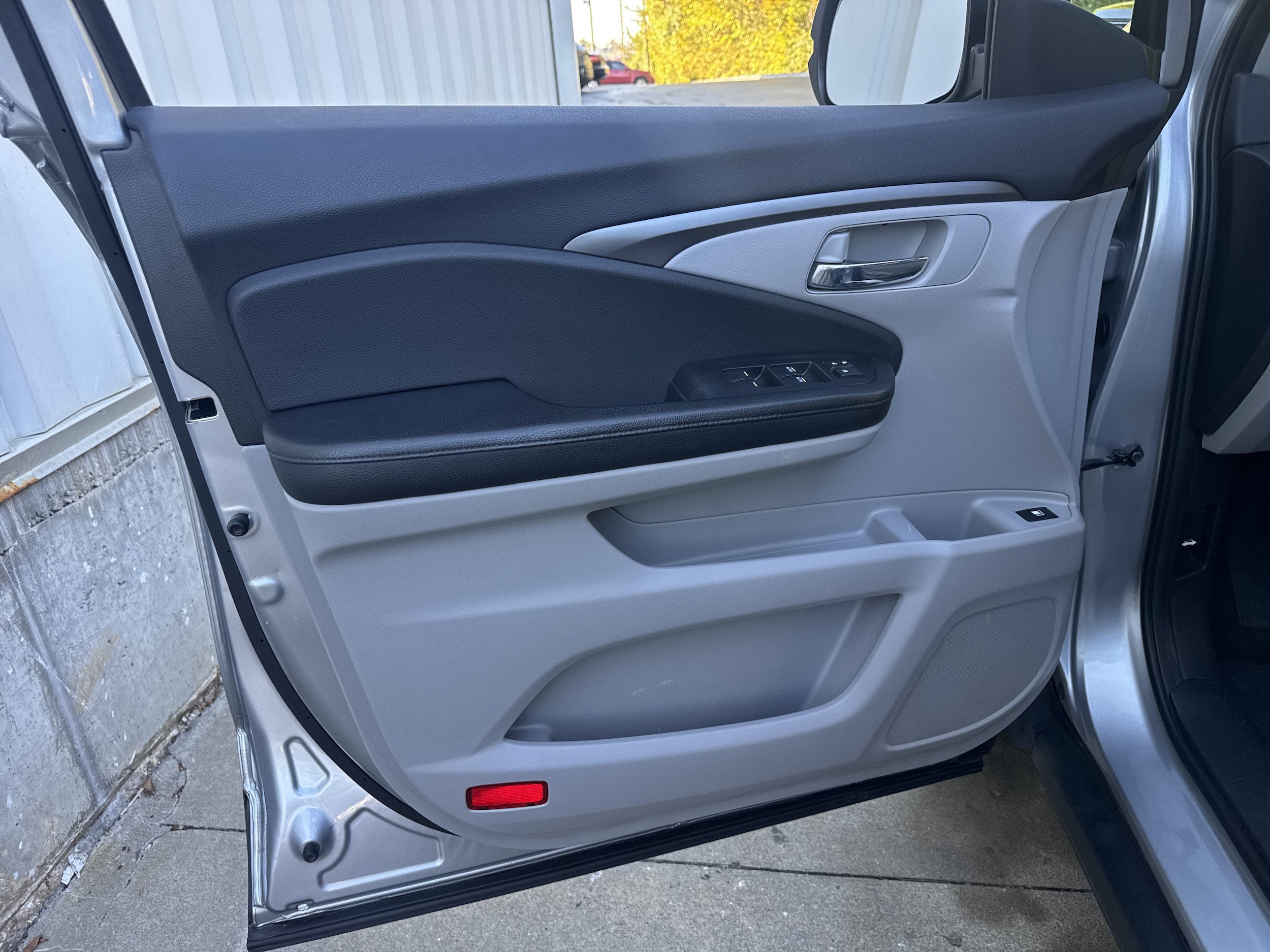 Used 2017 Honda Pilot LX image 7