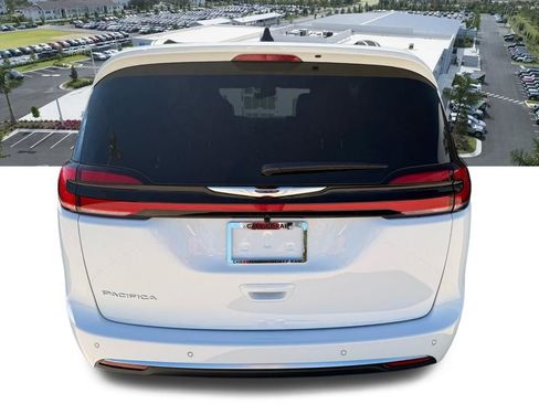 New 2026 Chrysler Pacifica Pinnacle image 6