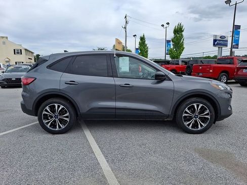 Certified 2022 Ford Escape SE w/ SE Sport Appearance Package AWD/4WD image 17