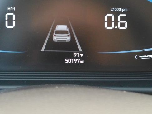 Used 2023 Hyundai Venue SE FWD image 36