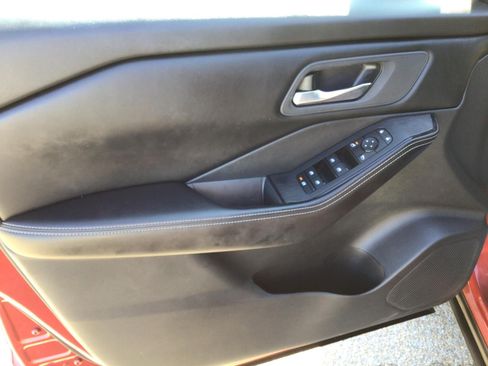 Used 2024 Nissan Rogue SV FWD image 14